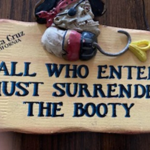 5/20🔴NWT HP All Who Enter Must Surrender The Booty”Wooden Sign Decor.S. Cruz CA - Picture 5 of 8